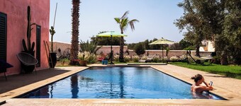Fabulous 5 suites's farmhouse w/ AC & heated pool near Essaouira