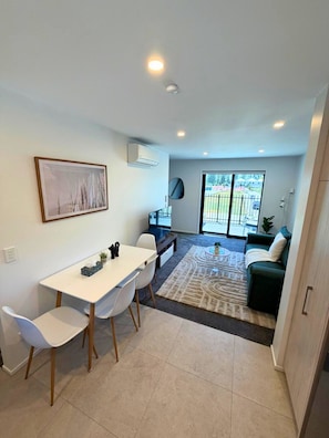 Interior - Modern 2-Bedroom Townhouse in Central Christchurch (Christchurch)