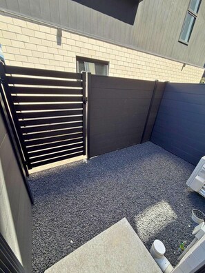 Property grounds - Modern 2-Bedroom Townhouse in Central Christchurch (Christchurch)