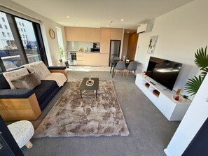 TV - 2 Bedroom Escape near Te Kaha Stadium (Christchurch)