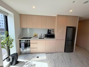 Fridge, microwave, oven, stovetop - 2 Bedroom Escape near Te Kaha Stadium (Christchurch)