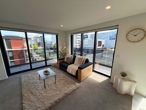 TV - 2 Bedroom Escape near Te Kaha Stadium (Christchurch)