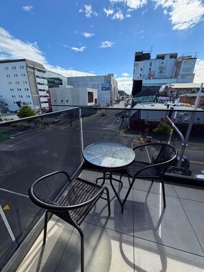 Outdoor dining - 2 Bedroom Escape near Te Kaha Stadium (Christchurch)