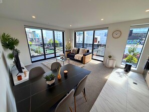 TV - 2 Bedroom Escape near Te Kaha Stadium (Christchurch)