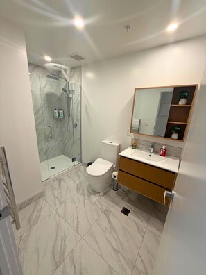 Bathroom - Brand-New 1BR Apartment near Te Kaha Stadium (Christchurch)