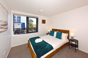 1 bedroom, iron/ironing board, WiFi - Fresh 1BR Apartment Steps Away from Te Kaha Stadium (Christchurch)