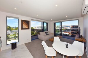 Living area - Stylish 1BR Retreat near Te Kaha Stadium (Christchurch)