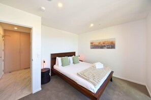 1 bedroom, iron/ironing board, WiFi, bed sheets - Stylish 1BR Retreat near Te Kaha Stadium (Christchurch)