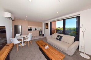 Living area - Stylish 1BR Retreat near Te Kaha Stadium (Christchurch)