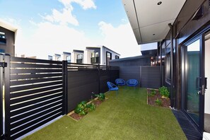 Terrace/patio - Central 1BR Apartment Steps From Te Kaha Stadium (Christchurch)