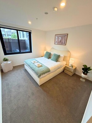 1 slaapkamer, een strijkplank/strijkijzer, wifi, beddengoed