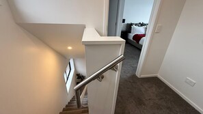 2 habitaciones, tabla de planchar con plancha, wifi y ropa de cama 