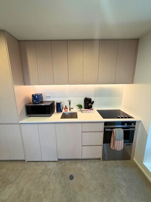 Private kitchen - Stylish 1BR Apartment near Te Kaha Stadium (Christchurch)