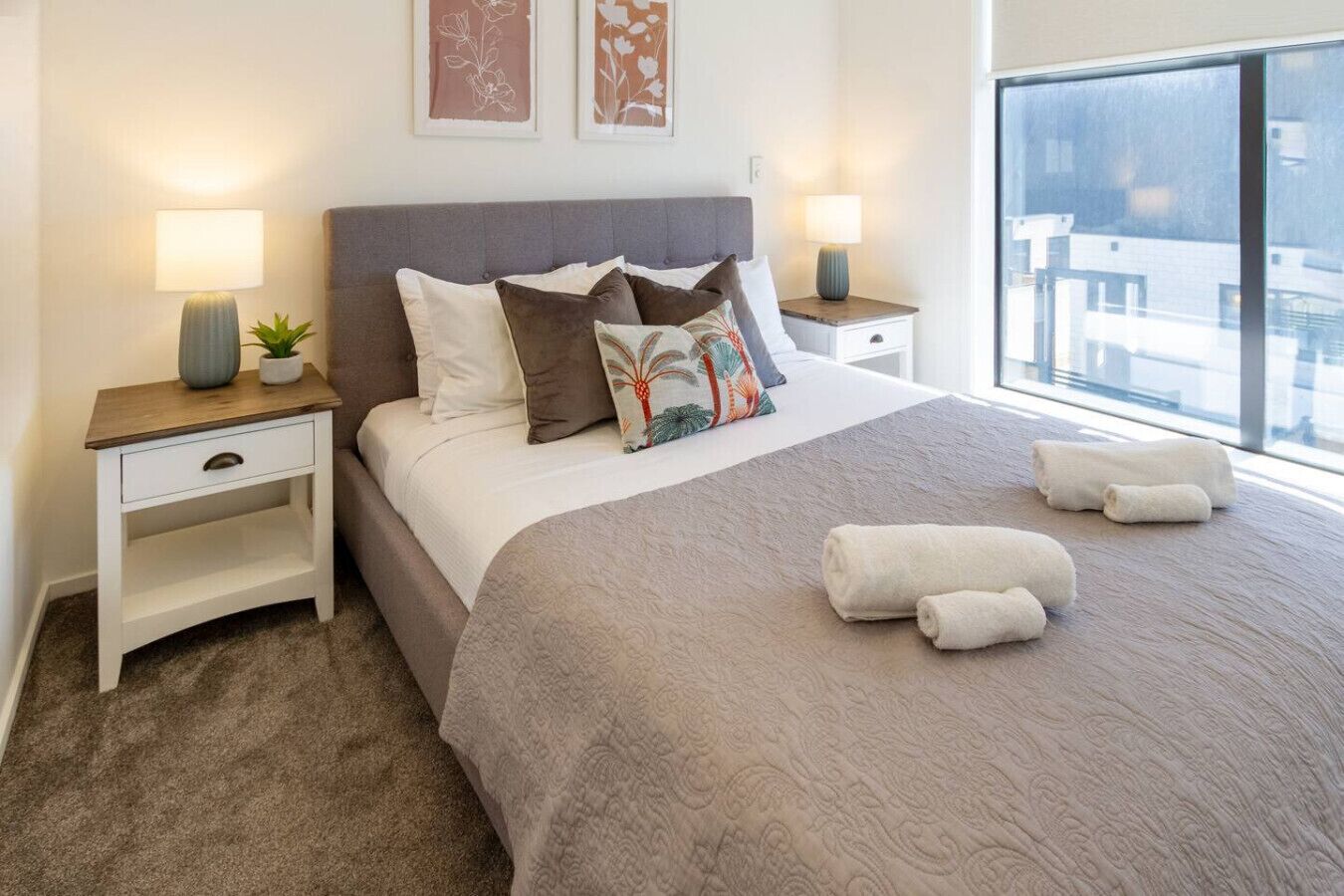 2 bedrooms, desk, iron/ironing board, WiFi