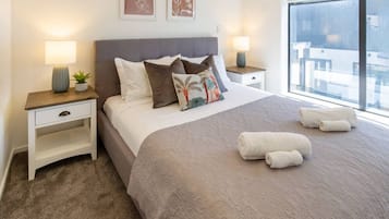 2 bedrooms, desk, iron/ironing board, WiFi