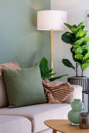 TV - Modern 2 Bedroom Townhouse in Central Christchurch (Christchurch)