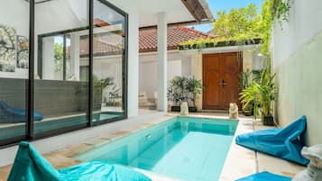 Outdoor pool, sun loungers