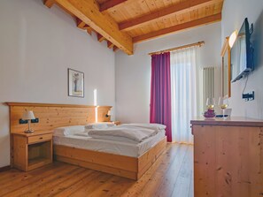 Standard Double or Twin Room, Balcony, Mountain View