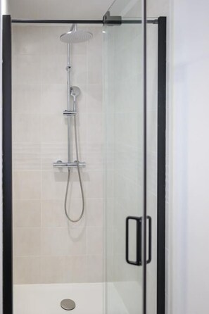 Shower, hair dryer, towels - In the heart of Pau - Clim and Parking - L'Odyssée (Pau)