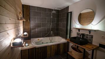 Banheira de hidromassagem, secador de cabelo