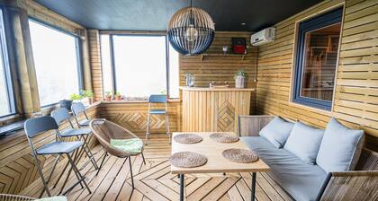 Retraite au bord du lac avec terrasse panoramique