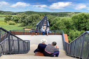 A bridge with a viewing platform, surrounded by greenery and hills. - Family-Friendly Guesthouse in the Oderbruch (Bleyen-Genschmar)