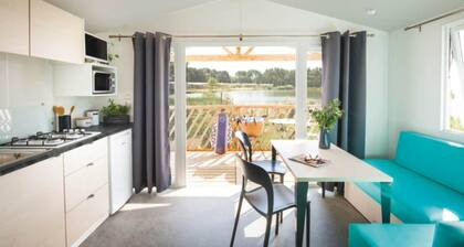 Beach lodge with lake view in Ravels