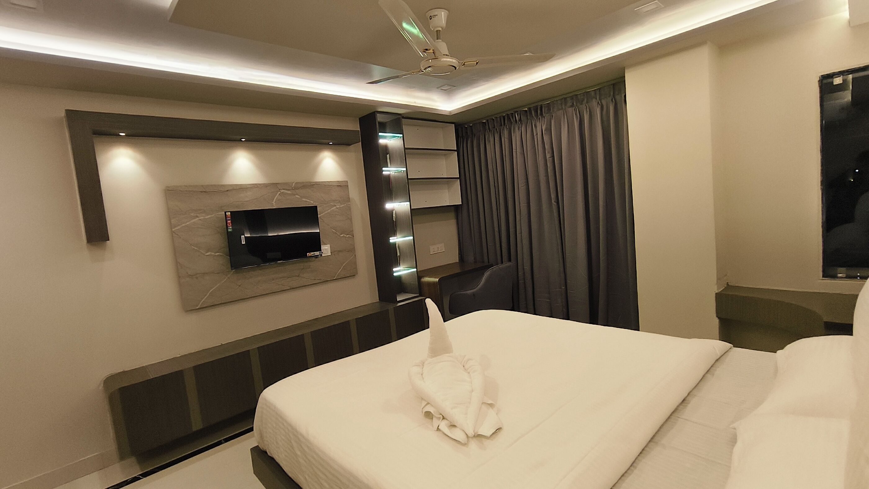 Deluxe-Zweibettzimmer | Schreibtisch, laptopgeeigneter Arbeitsplatz, kostenloses WLAN