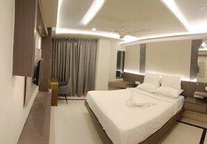 Classic-Zimmer | Schreibtisch, laptopgeeigneter Arbeitsplatz, kostenloses WLAN