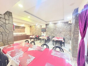 Restaurant - Golden Dolma Hotel & Spa Darjeeling (Darjeeling)