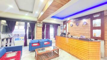 ฝ่ายต้อนรับ