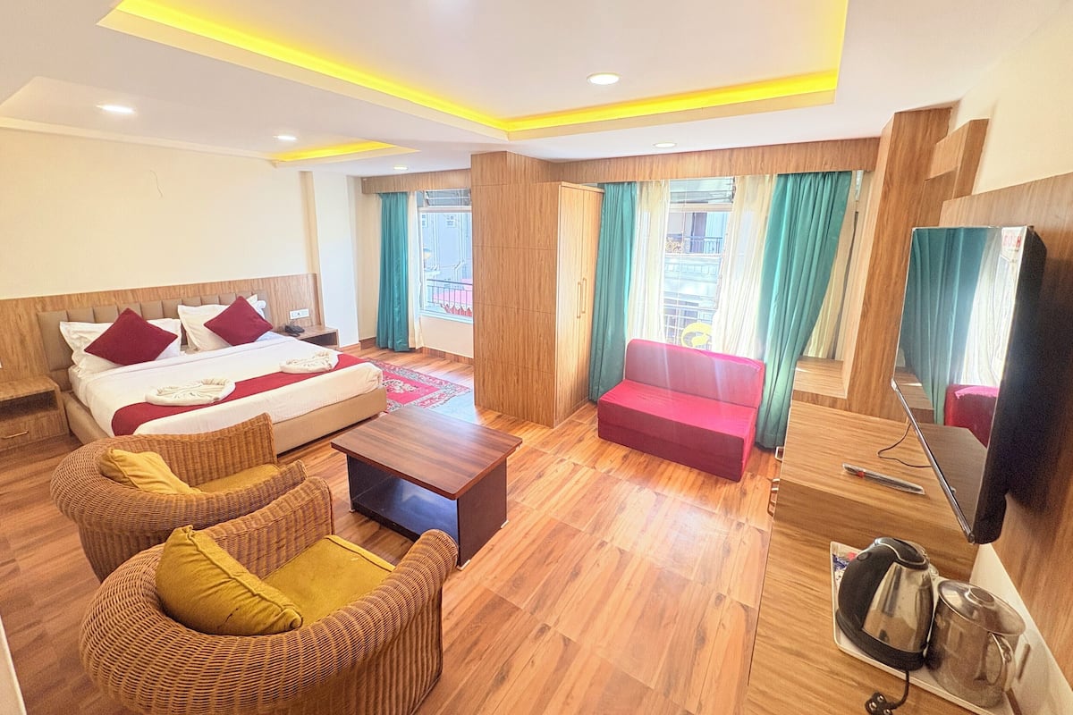 Superior kamer, 1 kingsize bed, uitzicht op de stad | Een bureau, gratis wifi, beddengoed