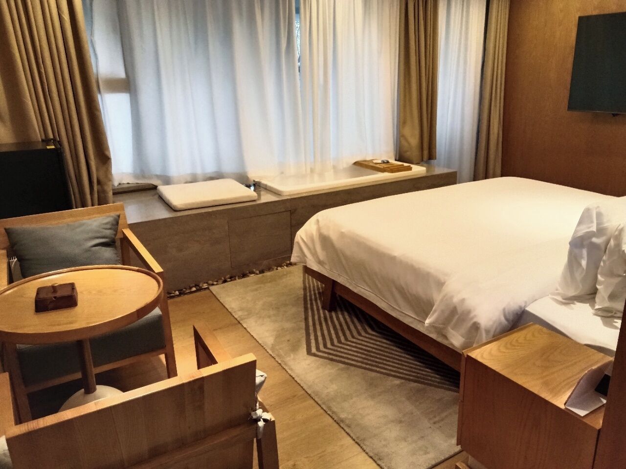 Senior-Haus, Terrasse, Blick auf den Innenhof | Schreibtisch, kostenloses WLAN