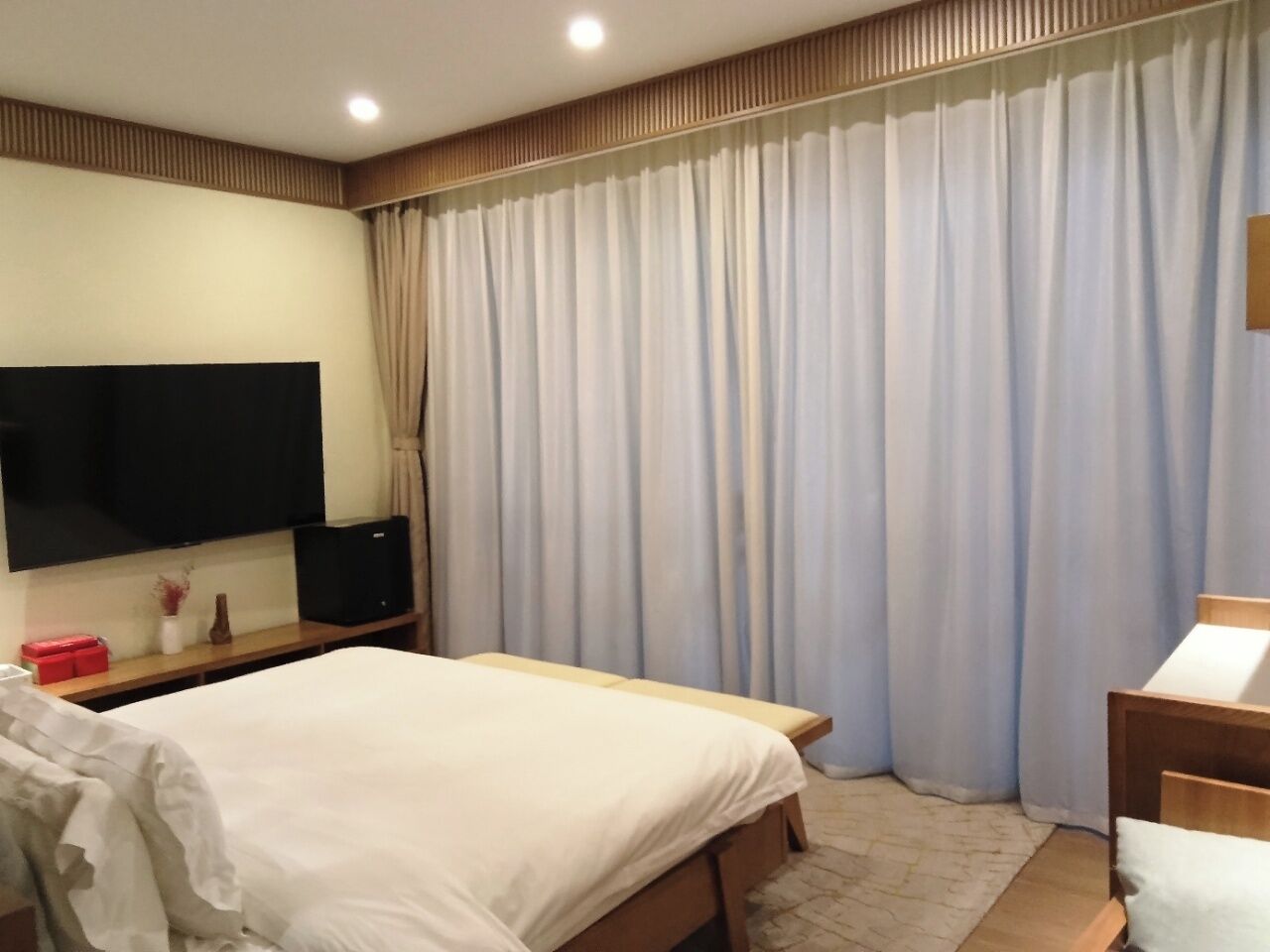 Senior-Haus, Terrasse, Blick auf den Innenhof | Schreibtisch, kostenloses WLAN