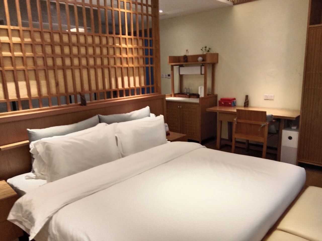 Senior-Haus, Terrasse, Blick auf den Innenhof | Schreibtisch, kostenloses WLAN