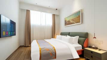 Senior tweepersoonskamer, patio, uitzicht op binnenplaats | Een bureau, gratis wifi