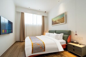 Habitación senior doble, patio, vista al patio | Escritorio y wifi gratis 