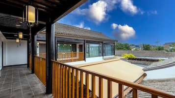 Familien-Studiosuite, Terrasse, Blick auf den Innenhof | Ausblick vom Zimmer