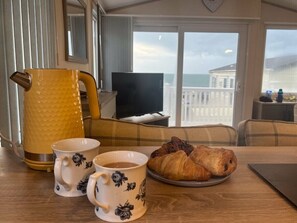 Breakfast meal - Waterside, Paignton - Holiday Accommodation 19143 (Paignton)