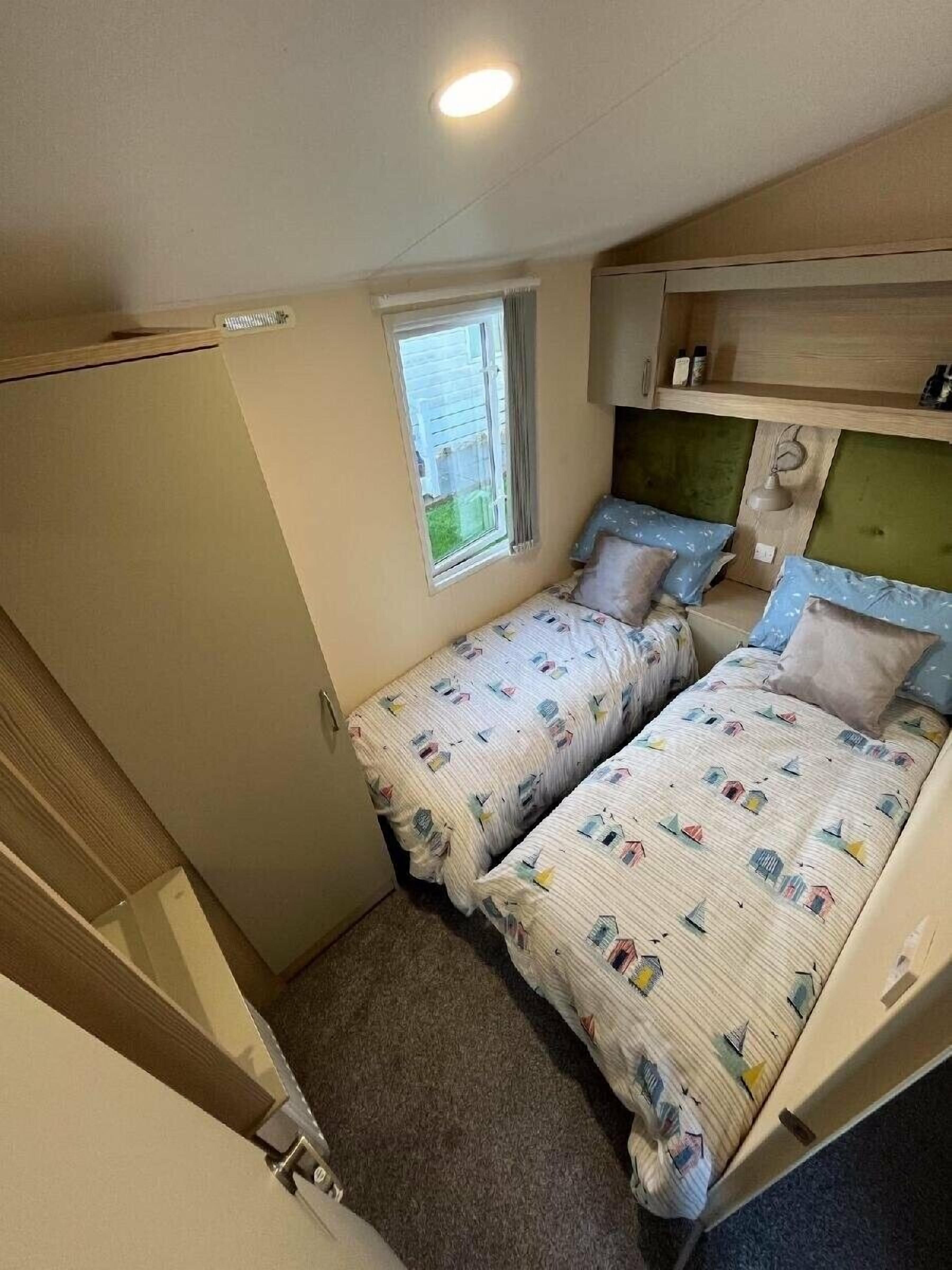 3 habitaciones, decoración personalizada y muebles diferentes 