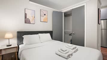 Iron/ironing board, WiFi, bed sheets, wheelchair access