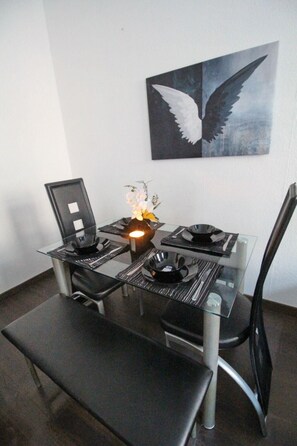 Basic Apartment - Premium 1BR Stay for 5 Prime Location (Vienna)