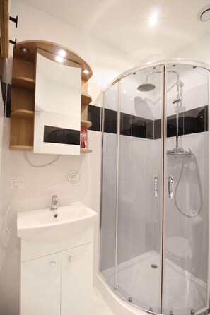 Basic Apartment | Bathroom - Premium 1BR Stay for 5 Prime Location (Vienna)