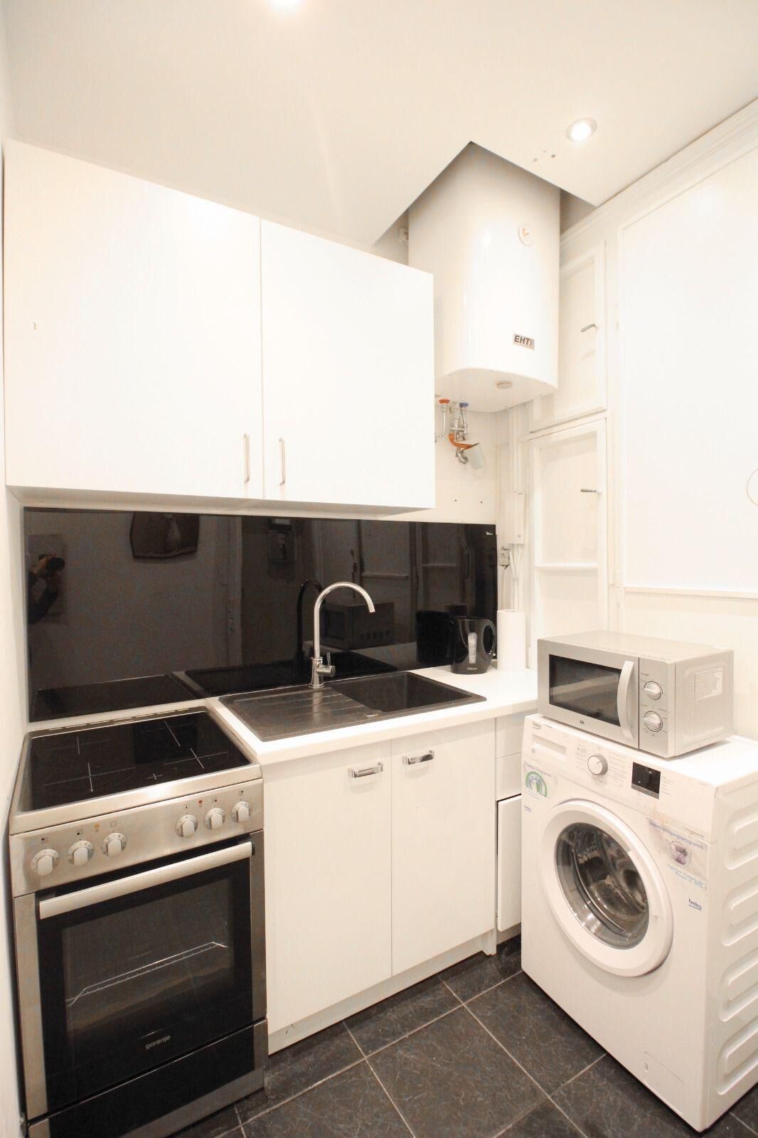 Basic-Apartment | Eigene Küche | Mikrowelle, Ofen, Herdplatte, Kochgeschirr/Geschirr/Besteck