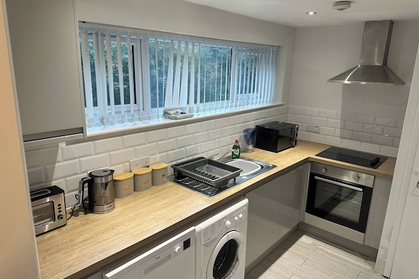 Apartment, 2 Bedrooms | Laundry