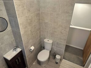 Apartment, 2 Schlafzimmer | Badezimmer