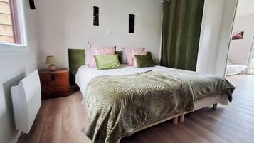 6 camere, ferro/asse da stiro, culla da viaggio, Wi-Fi gratuito