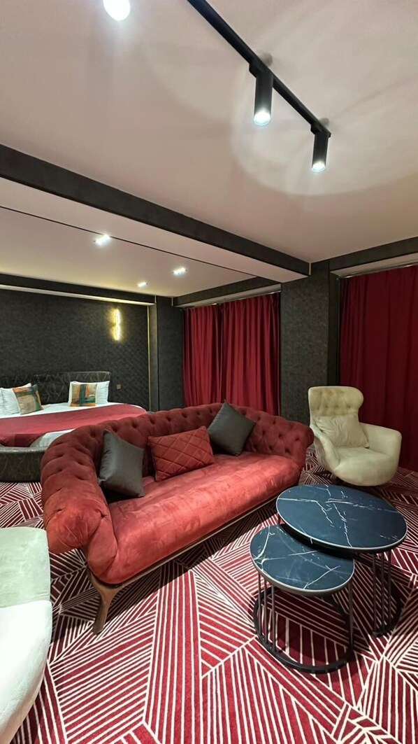 In-room safe, desk, blackout drapes, soundproofing - Avenue Nizami Hotel (Bakı)