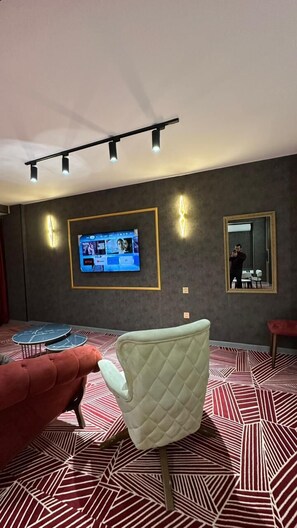 In-room safe, desk, blackout drapes, soundproofing - Avenue Nizami Hotel (Bakı)