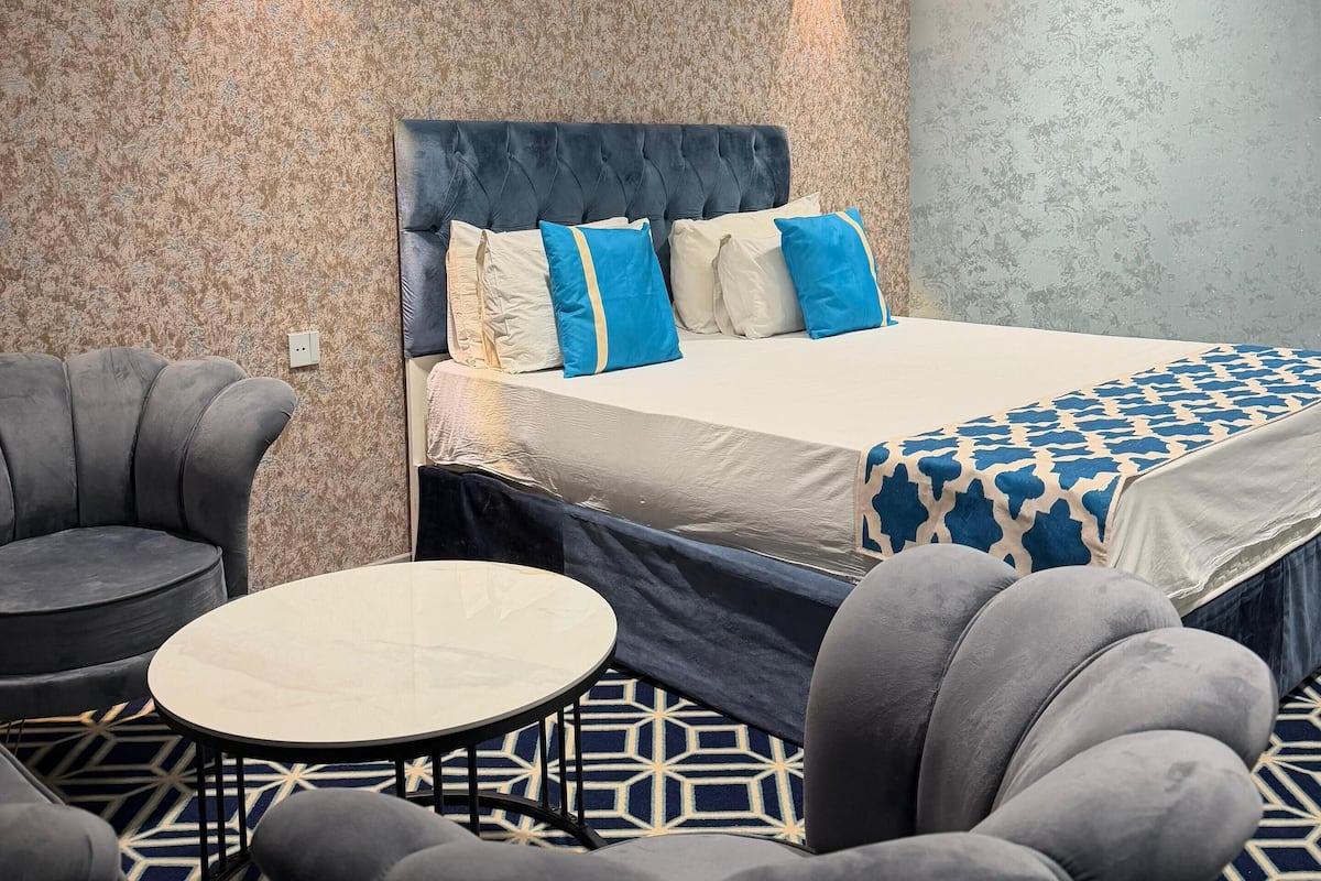 Deluxe Room, 1 Bedroom, City View | In-room safe, desk, laptop workspace, blackout drapes